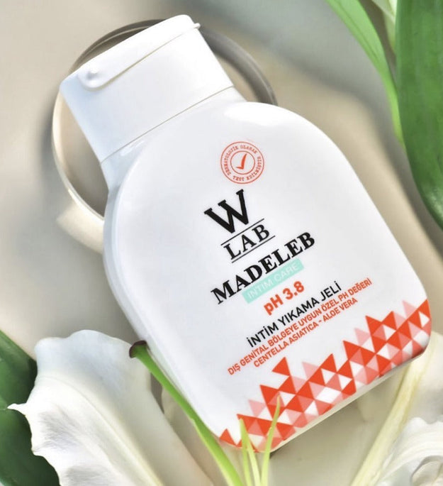 W-Lab Madeleb İntim Yıkama Jeli - Vajinal Kokulara ve Rahatsızlıklara Karşı - Sıkılaştırıcı Etki İçin Centella ile - 48 saate kadar ferahlık sağlar ve hoş bir koku yayar - 250ML